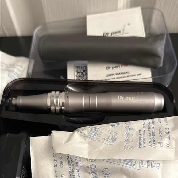 Dr. Pen Ultima M8 Microneedle System - Picture 3 of 3